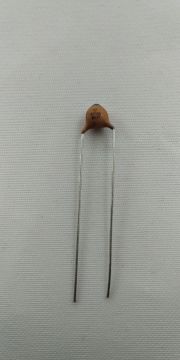 470pF 2KV  Kondansatör BA:8mm