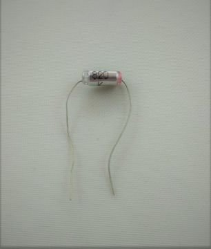 820pF Direnç Tip Kondansatör